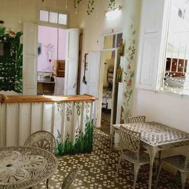 54321162  PRECIO 8500  SE VENDE CASA 🏡+ NEGOCIO CENTRICO EN SANTA CLARA  CON TODO PARA EMPEZAR        Cómo negocio  1. - 3/10