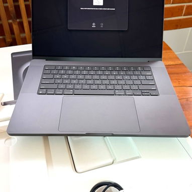 MacBook Pro de 16 pulgadas con chip M4 Pro | 24Gb RAM | 1 Tb - 3/3