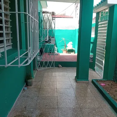 Vendo Casa independiente 2/4 marianao. 52899157 - 6/6