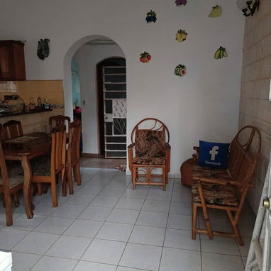 Se vende casa más carro y contrato de parqueo colectivo 10 oct a una cuadra del semáforo dolores y 10 0oc - 8/10