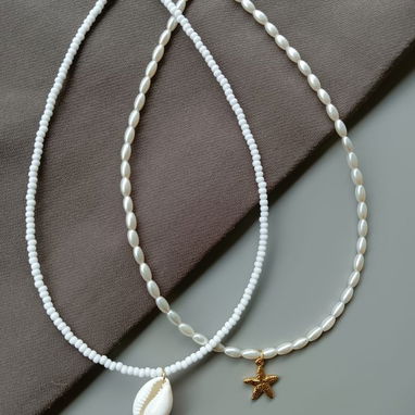 ☀️🌊 ¡El verano ya llegó y tu look playero pide a gritos el toque del mar! 🌊☀️  Collares, tobilleras, pulseras y más - Img 124768373