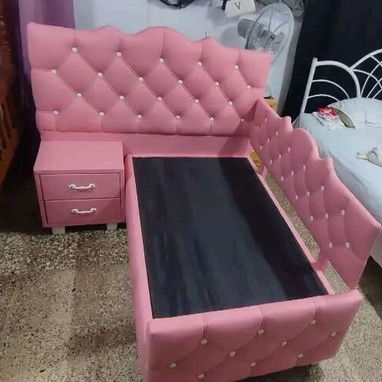 Camas modernas tapizadas con maxima calidad y garantía transporte incluído... - 9/10