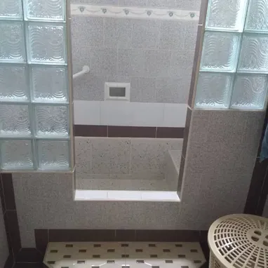🏡SE VENDE APARTAMENTO MUY AMPLIO, 3er piso, placa libre, Zona Céntrica en CENTRO HABANA - Img 120938640