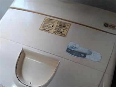 Se vende lavadora automática LG de uso con coche defectuso - Img main-image