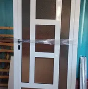 Marquetería de puertas de aluminio, ventanas, Closet de espejos, bajos de meseta, mamparas de baños ect - Img 49376565