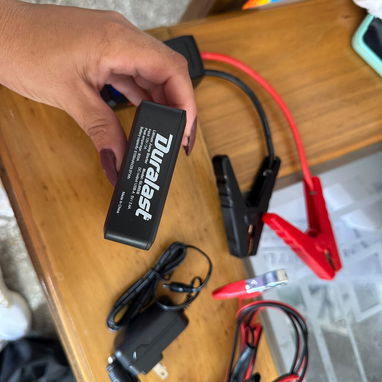 Vendo, es para recargar la bateria de los carros ciando queda muerta - 3/4