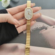 Reloj dorado elegante - Img 55255421