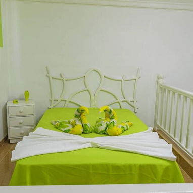 📱 Hostal Exclusivo con Terraza y Recorridos en Auto Clásico Rosado - Img 116115288