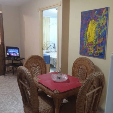 Renta lineal o por noches Vedado de 1 dormitorio por línea y G 300usd 53582376 - Img 122221250
