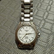 Vendo Reloj suizo tissot original con su libro y eslabones de más originales cristal zafiro - Img 57512632