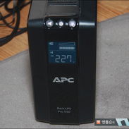 Back-UPS APC Pro 550 de 6 tomas, con batería y con 2 cables para conectar 1 PC y 1 Monitor en 85 USD - Img 54686242