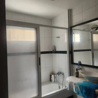 Venta apartamento 2 cuartos bajos frente calle cerca de 7ma y 60 35mil usd 53582376 - Img 125760568