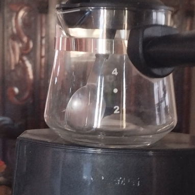Cafetera eléctrica de uso para café express y capuchino. - 2/4