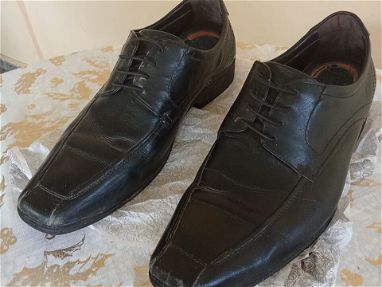 Vendo zapatos negros para hombre ideales para trabajar - Img 68933296