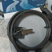 Candado para visimoto y visicletas de manguera de silicona 80cm de largo 2 llaves - Img 43192630