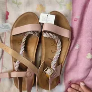 Sandalias rosadas talla 3 y azules talla 4 - Img 54350894