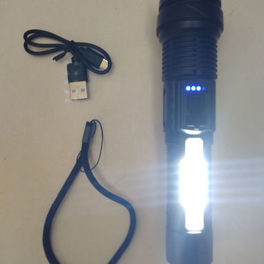 Se vende linterna recargable con cable de cargar tipo c - 3/4