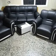 Muebles Negros. Sofá, Butacas y Mesa de Centro - Img 56820765