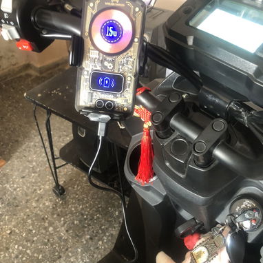 Porta celular de carga inalámbrica para motos y carros - Img 121307365
