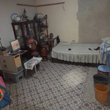 *REBAJADO A $7500usd. En venta apartamento (1er piso. 1er apto , otros 2 al fondo) de un edif en Centro Habana - 7/10