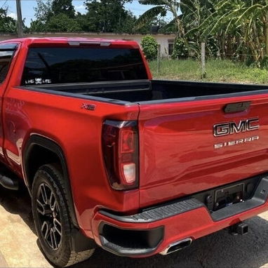 GMC Sierra Elevation 4X4 2021. Gasolina, cama larga - 3/4