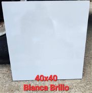 Azulejo color blanco coco 40x40 tecnología italiana con brillo - Img 45706461