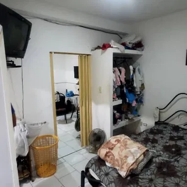 12500 usd vendo apartamento en el vedado es interior más q céntrico ubicado en 23 y G es en bajos de 1/4 con vestidor (q - Img 124310646