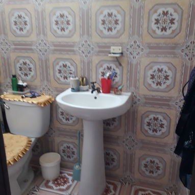 Vendo apartamento en Alamar micro x 6to piso, de sala grande ,balcón ,2 cuarto ,baño,cocina grande y patio . - Img 125505006