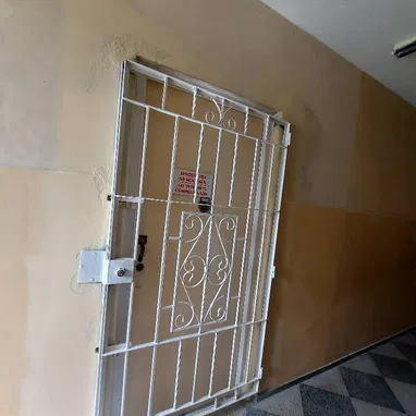 Se renta lineal (250 USD) o por noches(30 USD) en Centro Habana. Dirección: Belascoain entre Zanja y Salud - 7/9
