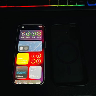 Iphone 16 unico dueño con mica anti espía y forro Mag Safe en 550 - 3/4