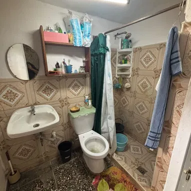 Venta de Casa en Centro Habana (a dos cuadras de Carlos ||| y Zanja ) - 6/10