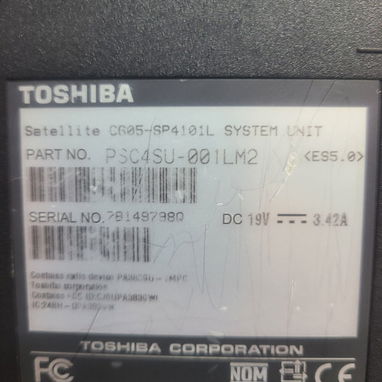 Vendo laptop toshiba funciona peel tiene problema en el teclado al pv 53152736 o WhatsApp - 3/5