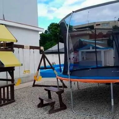 Casa de Renta con Piscina en Guanabo a una cuadra de ma Playa - 4/9