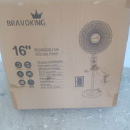 Vendo Ventilador grande recargable, trae además panel solar y 2 bombillos led. - Img 55888033