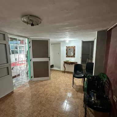 *🏡 SE VENDE CASA BIPLANTA EN BAJOS – PLAYA, REPARTO LA SIERRA.*  Propiedad amplia de construcción sólida (año 1940) con - Img 122390630