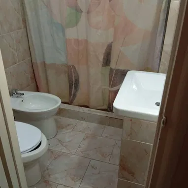 RENTO APTO 3 CUARTOS, 2 BAÑOS, TERRAZA | PLAYA (31 y 42) | ALQUILER LINEAL GARANTIZADO | AMUEBLADO | LUZ/VENTILACIÓN - Img 120064790
