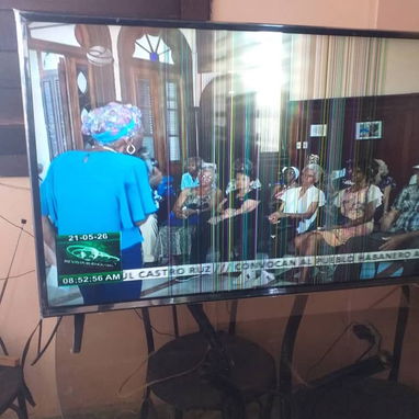 Vendo TV LG de 43'' de uso con rayas en la pantalla, telf. 58051716, Gabriel - Img 121974323