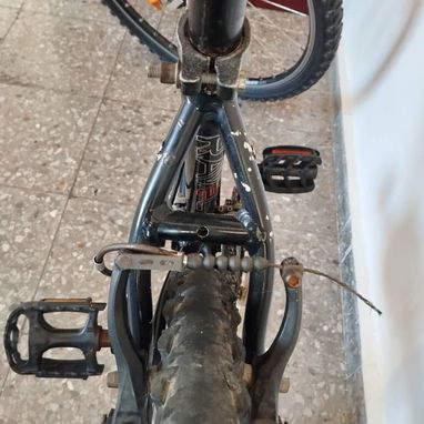 Vendo bicicleta de montaña, Orbea Tuareg, con cuadro negro y diseño clásico. Rin 26 - 4/9