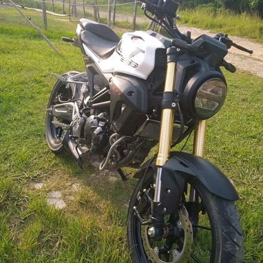 Se vende esta joyita, cono se ve en las fotos, por solo 1200 $ - 2/5