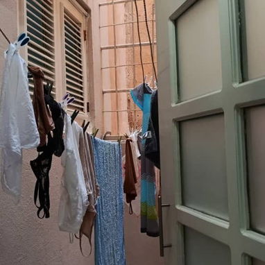 Se vende acogedor apto a pasos del vedado - Img 125903108