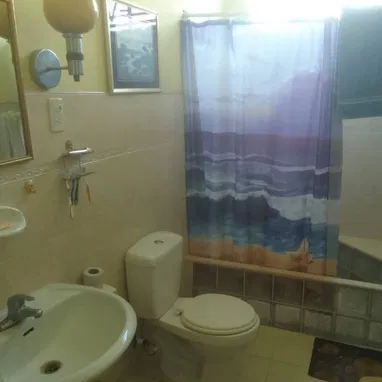En venta linda casa independiente estilo colonial con espacio para garaje en excelente zona de Santos Suárez. - Img 115663480