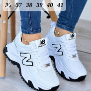 New balance blanco y negro 32 USD - Img 58036460