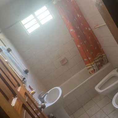 Venta de casa independiente en Cojímar se hace negocio por carro moderno - Img 128130831