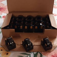 Relay universal de 4 patas negro brillante para compresores de refrigeradores y neveras de 110V - Img 52576837