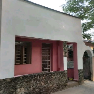 Vendo casa independiente colonial de construcción capitalista en playa (Ampliación de Almendares)en prefecto estado Cons - 2/3