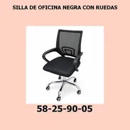 SILLA DE OFICINA NEGRA CON RUEDAS - Img 55729406