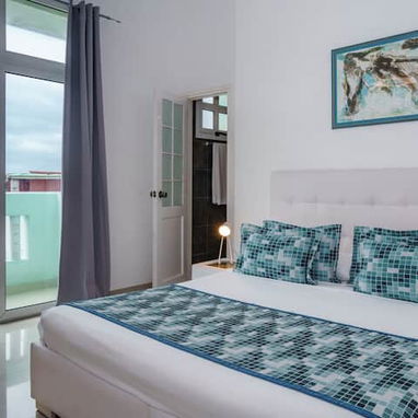 Encantador y espacioso apartamento de 2 habitaciones disponible en Vedado - Img 125866216