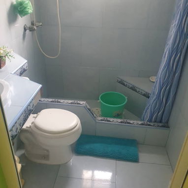 Ofertaaaa dos casas con entradas independientes y todo adentro, llegar y vivir. Posibilidad de. Parqueo de carro!!! - Img 83095559