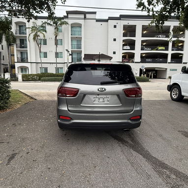 Kia Sorento LX 2017 130k millas en Miami - 7/8