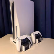 VENTA DE PS5 VERSIÓN DISCO DE 500GB CON DOS MANDOS Y BASE DE CARGA - Img 57422518